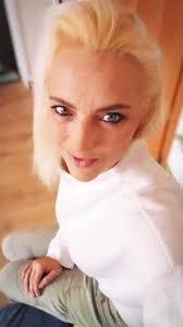 Mandy Scholz's Instagram, Twitter & Facebook