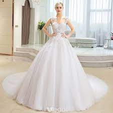 Elegant Ivory Wedding Dresses 2018 Ball Gown Lace Appliques Pierced Scoop Neck Sleeveless Cathedral Train Wedding Wedding Dresses Ball Gowns Ivory Wedding Dress