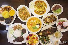 Apa yang menarik mengenai astana damansara nasi kukus ini, mereka menyajikan gulai yang pekat dan sangat sedap serta ayam yang digoreng hanya ada pelanggan memesannya. Klang Parade Tempat Makan Best Di Klang Ayue Idris