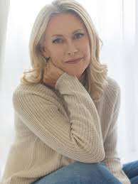 I'd love to know your opinion! 🎨 COLOR OR ⚫️⚪️BLACK & WHITE Comment the  emoji below of your choice🤩 Also how fierce does Cathy look for her 26th  birthday shoot🔥She always wanted