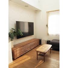 壁掛けテレビの配線を隠すアイデア 特集 テレビのケーブルはすっきり隠そう folk マイホーム リビング 収納 アイデア リビング テレビ台 インテリア