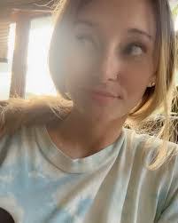 Kara Duval's Instagram, Twitter & Facebook