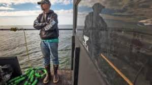 Moen is also an ice diver in the show. Bering Sea Gold Season 8 Air Dates Countdown