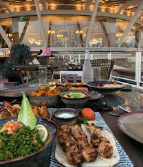 بما ان في ناس كثير يجون الشرقيه و تحديدآ الخبر راح احط لكم ثريد افضل المطاعم و المقاهي و المجمعات اللي تكون فيها جلسات خارجيه حلوه و بالسناب اصور كث