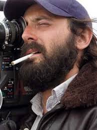 Quentin dupieux a réalisé récemment que tous ses films étaient des comédies fortement mais du daim à la mouche géante de mandibules, il n'y a qu'un pas. Quentin Dupieux Filmstarts De