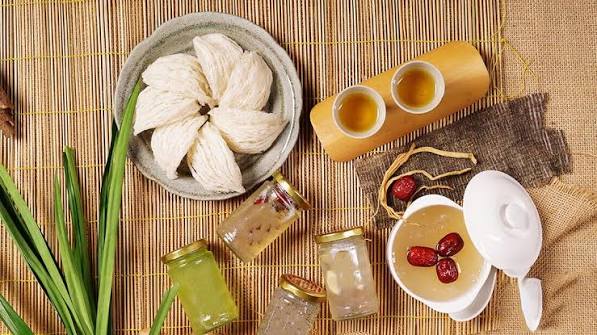 Người mới ốm dậy nên ưu tiên dùng yến với nguyên liệu đơn giản, dễ tiêu hóa và tránh kết hợp quá nhiều thành phần trong cùng một món.