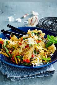 Gruner Spargel Und Pasta Sind Eine Traumhafte Kombination Da Beides Nicht Nur Lecker Sonde Pasta Mit Grunem Spargel Tomate Gemuse Nudeln Mit Grunem Spargel