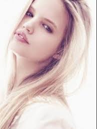 Alexis Armour's Instagram, Twitter & Facebook