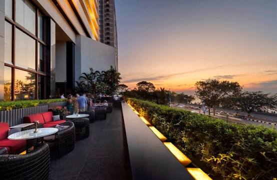 Stay at The Oberoi Mumbai in Mumbai, North India | Ampersand Travel