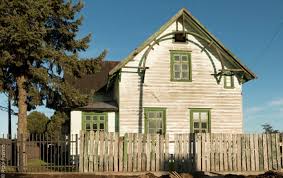 La fiscalía se encuentra investigando la muerte del concejal electo por llanquihue richard barría, cuyo cuerpo fue encontrado sin vida en su casa y con múltiples heridas cortopunzantes. Casa Werner Raddatz De Llanquihue Es Declarada Como El Primer Monumento Historico De La Comuna Lacustre Ministerio De Las Culturas Las Artes Y El Patrimonio