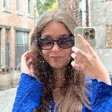 Swifties what does this yellow/golden thread mean