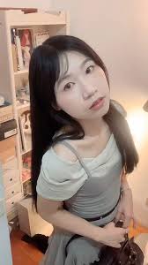 辦公室穿搭8今天是水泥色系邊吃poke邊剪完#ootdinspo #outfits #lifestyle #wearing