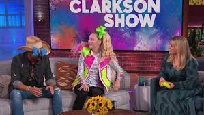 Her mom, jessalynn siwa (success with jess), and jojo moved to california as jojo grew in popularity. Der Wahre Grund Warum Jojo Siwa So Viele Schleifen Tragt News24viral