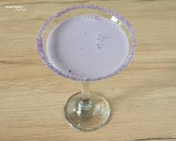 Jagodzianka - drink z malibu o zabarwieniu fioletowym