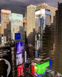 Times Square Can T Shine As Bright As You Nyc Shines The Brightest When The Sun Goes Down Experience It In Grand Fashion From A Times Square View Room On New Year S Eve Photo By