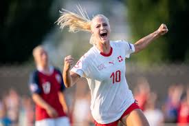 That was the surreal situation swiss internationals alisha lehmann and ramona bachmann found themselves in earlier this season. Alisha Lehmann Gluck Vor Dem Tor Und In Der Liebe Mit Ramona Bachmann