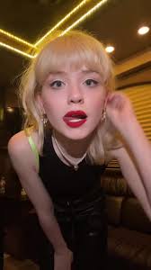 gorgeous gorgeous girls have smudged lipstick ! tour night 2 !  #livelaughlove #bestfriends