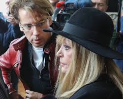 Максим галкин и алла пугачева. Pugacheva Galkin Razvod Vsya Pravda Podarok Yumorista Galkin Umolyaet Pugachevu O Proshenii Yumorist Poshel Na Radikalnyj Shag Chtoby Na Dopustit Razvoda