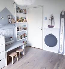 Istirahat yang cukup bisa didapatkan oleh berbagai faktor, salah satunya kenyamanan saat berada dikamar. Desain Kamar Tidur Anak Minimalis Dengan Furnitur Imajinatif Yang Terlihat Menarik Inspirasi Desain Rumah Terkini