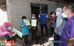 Oh ya, mesti korang tertanya2 tentang mykid kan? Bernama Suami Isteri Gembira Tiga Anak Akhirnya Terima Sijil Kelahiran