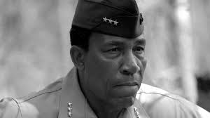 MARINHA DOS ESTADOS UNIDOS COMISSIONA O DESTRÓIER USS FRANK E. PETERSON  (DDG 121)