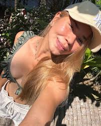 𝐀𝐧𝐧𝐚 𝐆𝐨𝐧𝐜𝐚𝐥𝐯𝐞𝐬 (@_carolinemg) • Instagram photos and videos