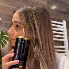 I riccioli sono cool! 🙆‍♀️ Con questo arricciacapelli non si bruciano! ,  Ricevilo finchè è ancora al 40% di sconto + spedizione GRATUITA! 📦, 🛒  Ordina qui 👉 bit.ly/arricciacapelli-USB-wireless