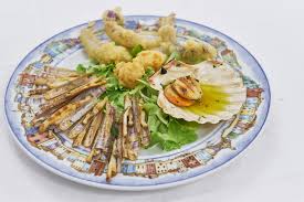 Il risotto di gò è un piatto veneziano piuttosto anomalo, in quanto il gò (ghiozzo in italiano) è oggettivamente uno dei pesci più ostili da mangiare: Risotto Ai Go E Go Sta Per Ghiozzo Un Pesce Di Laguna La Cucina Italiana