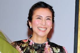 柴咲コウの脇が見たい」 女性が抱きたい女性を調べた結果に笑福亭鶴瓶も衝撃 – Sirabee
