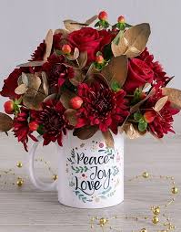 Looking For Flowers To Order For Christmas Netflorist Has A Merry Range Of Festive Flowers In Even More F Christmas Flowers Flower Decorations Festive Flowers