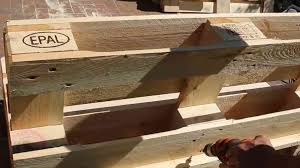 Tisch Sessel Aus Paletten Bauen Diy Anleitung Video In 2020 Paletten Mobel Bauen Paletten Mobel Aus Paletten