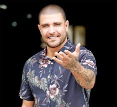 Mente de carioca no corpo de uma curitibana Diogo Nogueira Se Apresenta Na Mocidade Independente De Padre Miguel