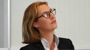 Sie verschleudern unseren wohlstand.irrweg der willkommenskultur. Pin Von Paolo Depase Auf Alice Weidel Hubsche Frisuren Frisuren Frisuren Damen