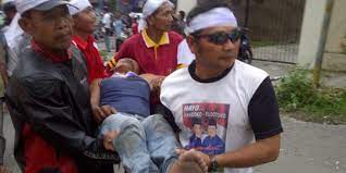 Jadi persiapkan diri sebaik mungkin biar bisa bersaing ditengah ketatnya dunia. Belasan Buruh Pabrik Di Purbalingga Kesurupan Minta Mawar Putih Merdeka Com