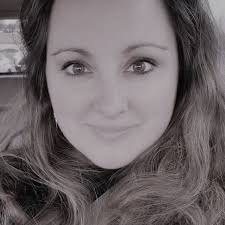 Jenifer Walter's Instagram, Twitter & Facebook