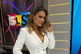 La cantante fue duramente señalada por en la publicación más reciente en instagram vemos a ninel conde de 48 años de edad de perfil junto a. Llueven Las Criticas A Ninel Conde Por Las Cirugias A Las Que Se Ha Sometido