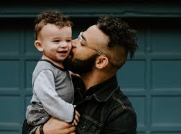 Llenaste mi casa con tu risa de niño. Seis Frases Para Reflexionar En El Dia Del Padre