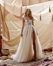 Schön, dass sie bei uns im shop gelandet sind! Muse By Berta Brautkleider In Deutschland Kaufen Bridal Boutique