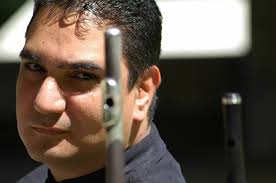 Raimundo Pineda se gradúa entre sinvergüenzas y música barroca