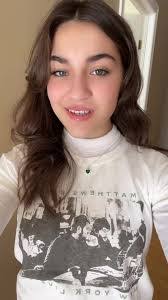 Nue Vang's Instagram, Twitter & Facebook