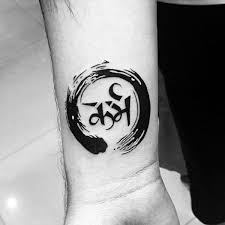 Die Bedeutungsvollen Enso Tattoos Wrist Tattoos For Guys Tattoos For Guys Neck Tattoo