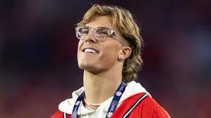 Time to stick out your neck,' college CEO tells schools