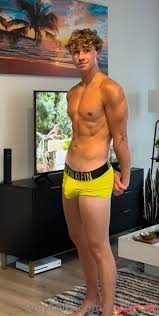 Fit Famous Males-Hayden Greene's Athletic Body Revealed