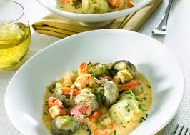 A Realiser Avec Du Cabillaud Pour Une Recette Familiale Ou Avec Lotte Et Girolles Pour Les Fetes On Peut Aussi Ajo Blanquette De Lotte Recette Poisson Recette