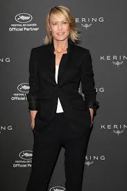 Robin Wright Day 2 In Cannes 2017 Look Style Robin Wright Coiffure