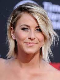 The hair looks naturally wavy and has been parted from the middle. 50 Elegant And Charming Short Hairstyles For Women