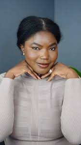 Avec le froid qui s’installe, un maquillage au taquet est demandé. , D’où  cette suggestion pour un maquillage des lèvres qui valorise la beauté de  tes traits 🤍., #bloggeusebeaute #maquillagesimple ...