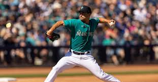 Mariners continue annual tradition of whacking some snakes