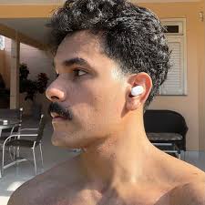 Player a has set solemn strike Player b synchro summon baron de fluer Can  player a respond to the summon of baron and negate its summon with strike  before player b builds