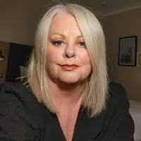 Lynn Nichol's Instagram, Twitter & Facebook